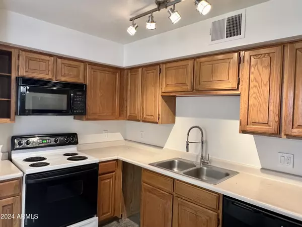 Phoenix, AZ 85016,2201 E PINCHOT Avenue #11