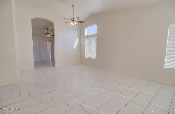 Casa Grande, AZ 85122,1232 E AVENIDA ISABELA --