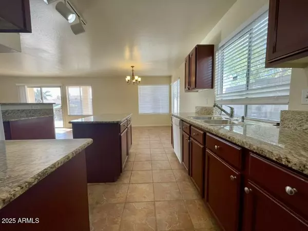 Phoenix, AZ 85024,1702 E BLACKHAWK Drive