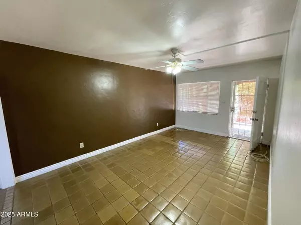 Phoenix, AZ 85012,606 E SAN JUAN Avenue #2