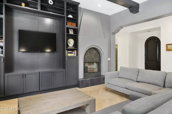 Scottsdale, AZ 85255,18650 N THOMPSON PEAK Parkway #1060