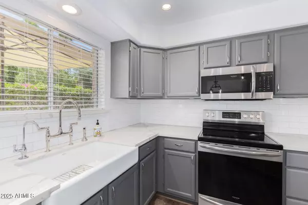 Phoenix, AZ 85044,8841 S 51ST Street #1