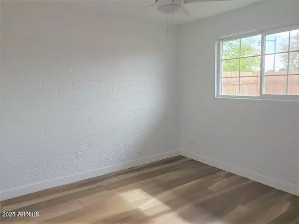 Gilbert, AZ 85234,142 N Elm Street #9