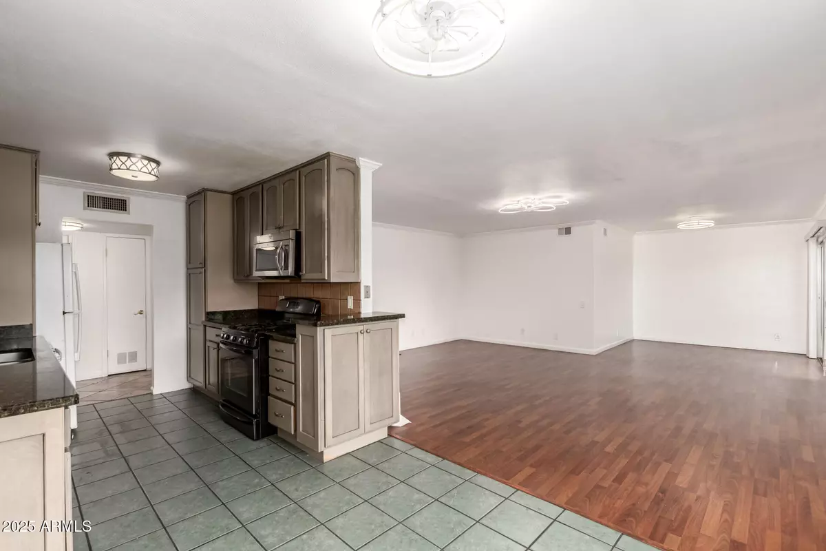Phoenix, AZ 85014,6767 N 7TH Street #230
