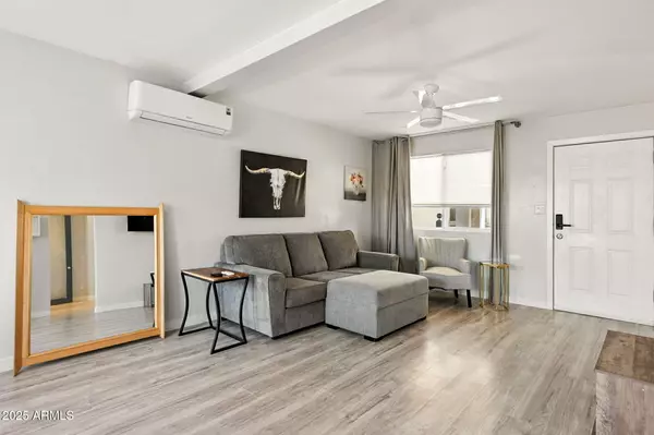 Phoenix, AZ 85014,4401 N 12TH Street #121