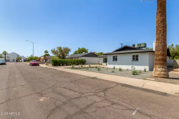 Scottsdale, AZ 85250,8420 E PLAZA Avenue