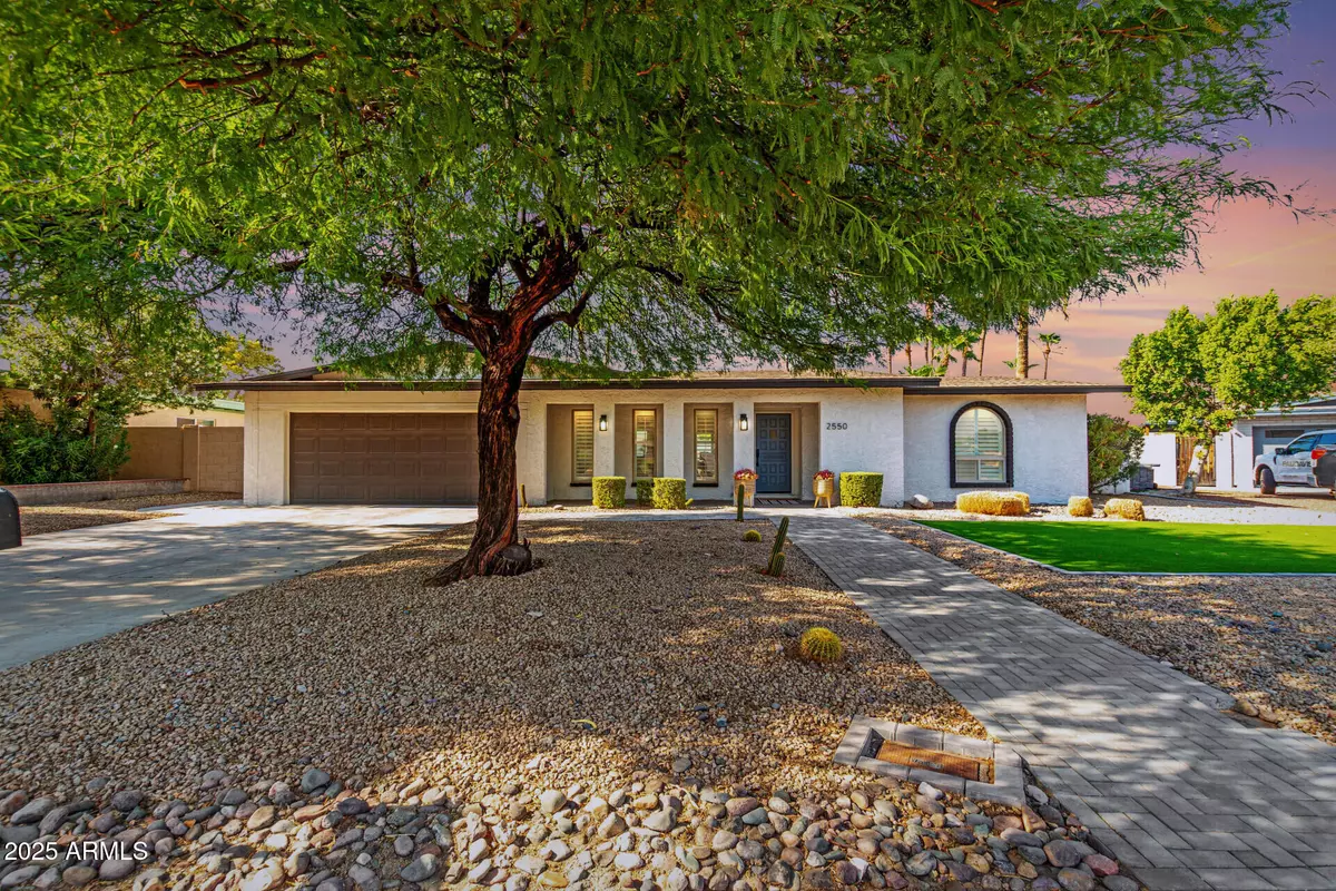 Phoenix, AZ 85028,2550 E SAHUARO Drive