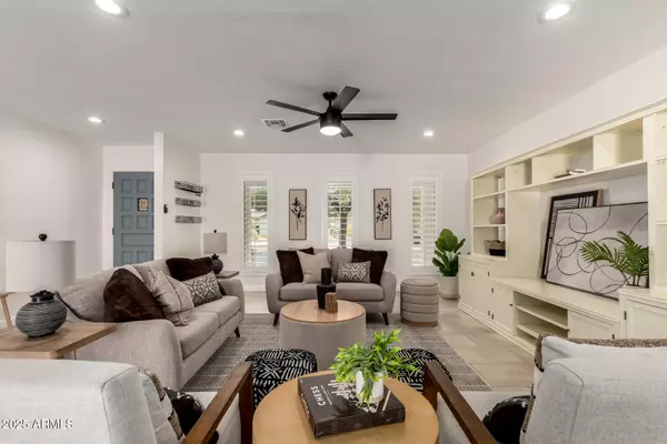 Phoenix, AZ 85028,2550 E SAHUARO Drive