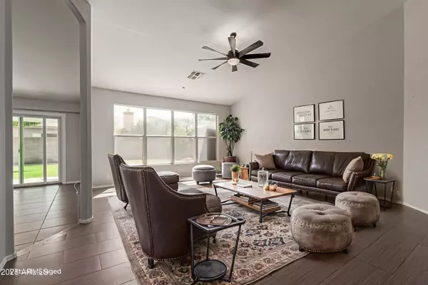 Gilbert, AZ 85296,1335 S LARKSPUR Street