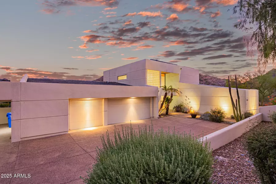 2401 E CAROL Avenue, Phoenix, AZ 85028