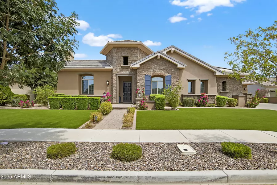 2040 E ARIS Drive, Gilbert, AZ 85298