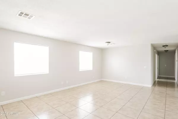 Phoenix, AZ 85040,2558 E BROADWAY Road