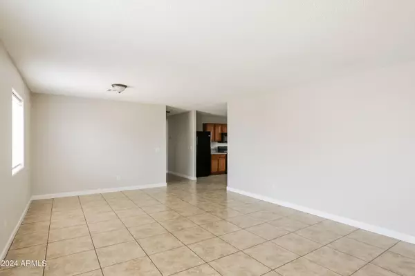 Phoenix, AZ 85040,2558 E BROADWAY Road