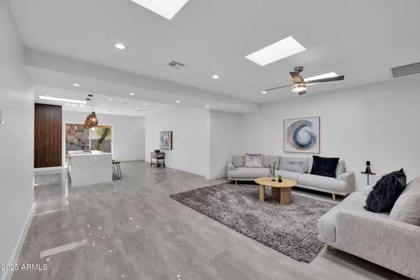 Phoenix, AZ 85014,6827 N 14TH Place