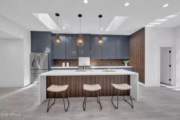 Phoenix, AZ 85014,6827 N 14TH Place