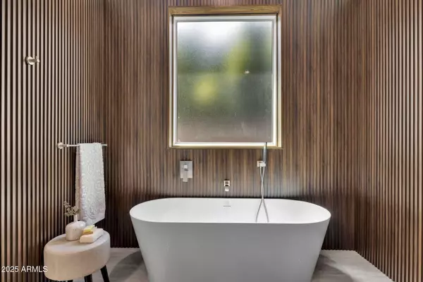 Phoenix, AZ 85014,6827 N 14TH Place