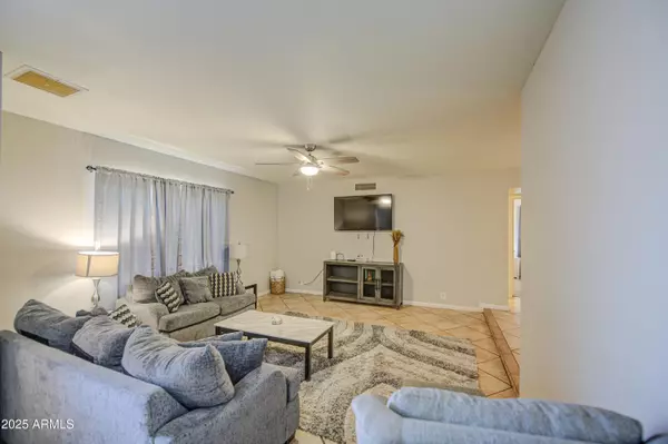 Tempe, AZ 85283,907 W REDFIELD Road