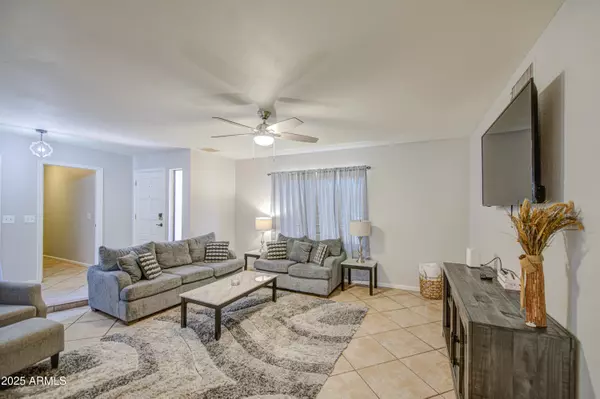 Tempe, AZ 85283,907 W REDFIELD Road