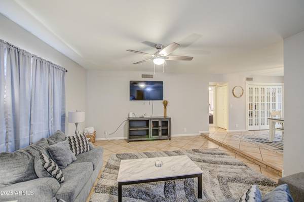 Tempe, AZ 85283,907 W REDFIELD Road