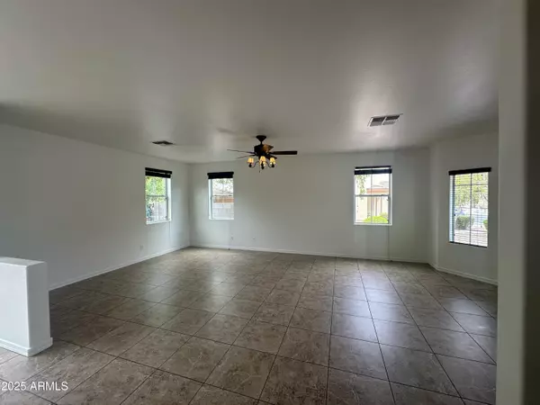 Phoenix, AZ 85042,7430 S 27TH Way