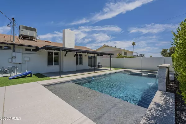Scottsdale, AZ 85250,8613 E MONTEBELLO Avenue