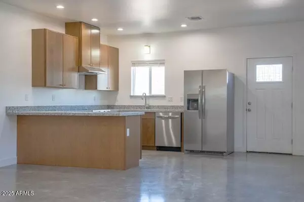 Phoenix, AZ 85009,2006 W MADISON Street