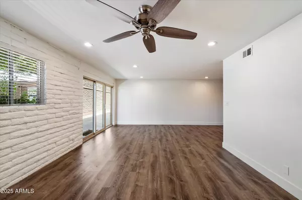 Phoenix, AZ 85018,3635 E TURNEY Avenue #12