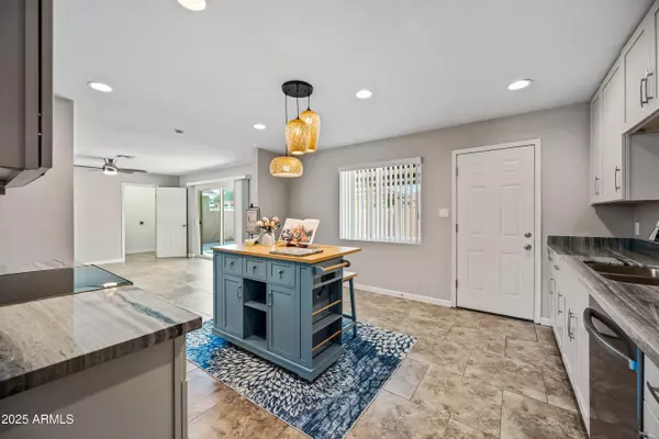 Phoenix, AZ 85021,2320 W FREEWAY Lane