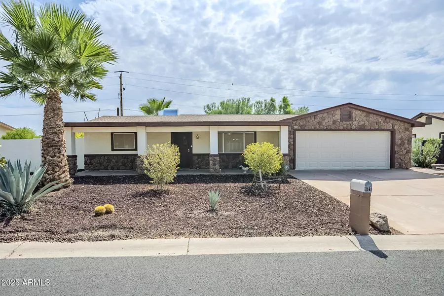 637 S COPPER Drive, Apache Junction, AZ 85120