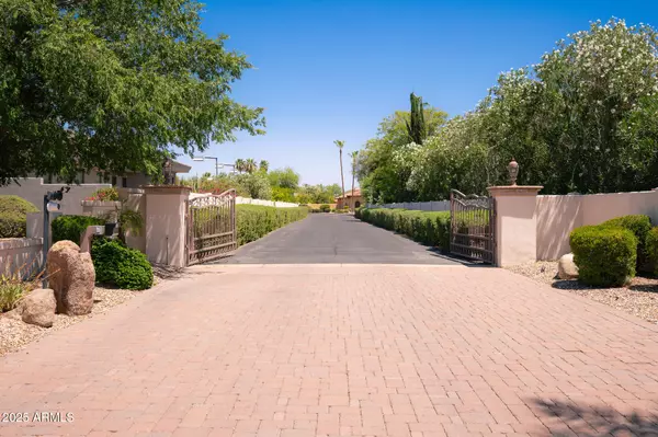 Paradise Valley, AZ 85253,6908 E Hummingbird Lane