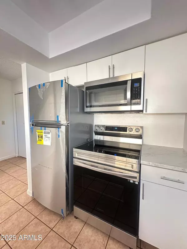 Phoenix, AZ 85029,12231 N 21ST Avenue #1