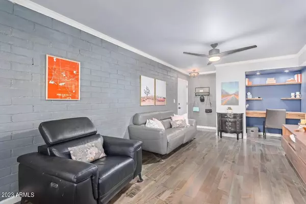 Phoenix, AZ 85017,2532 W berridge Lane #e204