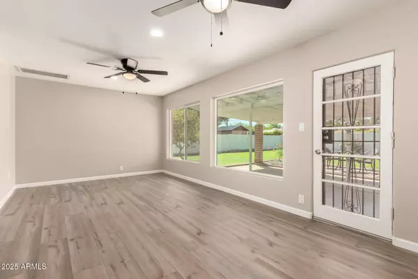 Phoenix, AZ 85015,1813 W EARLL Drive