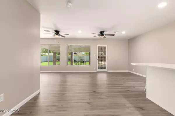 Phoenix, AZ 85015,1813 W EARLL Drive