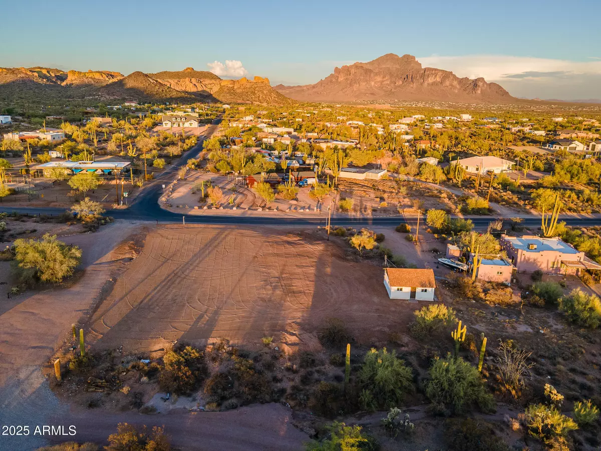 Apache Junction, AZ 85119,5374 N WOLVERINE PASS Road #-