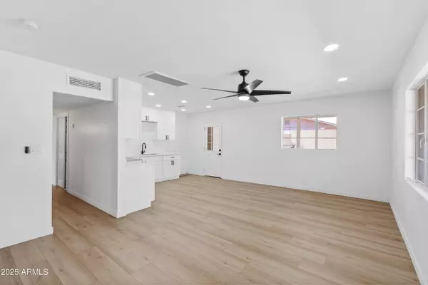 Phoenix, AZ 85040,5802 S 34TH Place