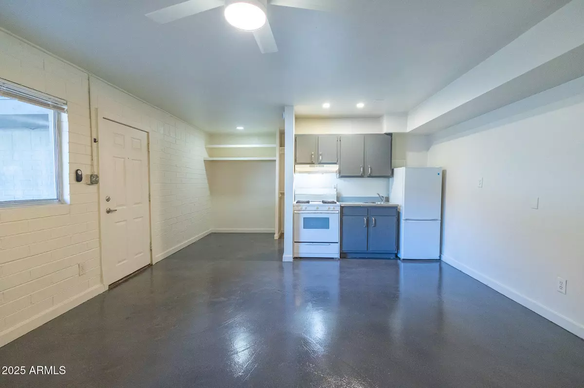 Phoenix, AZ 85003,601 N 6th Avenue #111