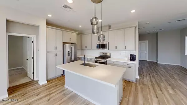 Gilbert, AZ 85297,746 E DORAL Avenue #201