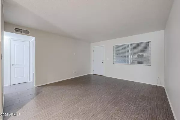 Phoenix, AZ 85014,6819 N 12TH Street #25