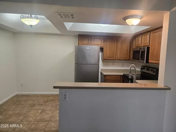 Phoenix, AZ 85022,1720 E THUNDERBIRD Road #2094