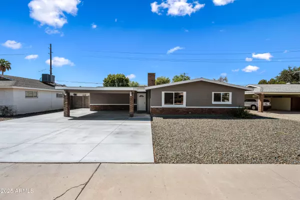 2035 W CLAREMONT Street, Phoenix, AZ 85015