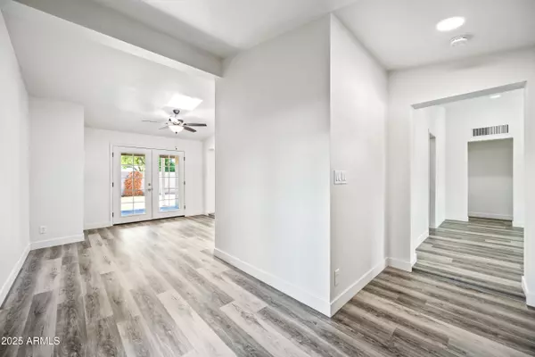 Phoenix, AZ 85015,2035 W CLAREMONT Street