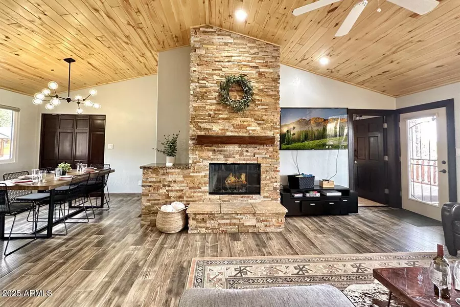 2721 HIGH PINE Loop, Overgaard, AZ 85933