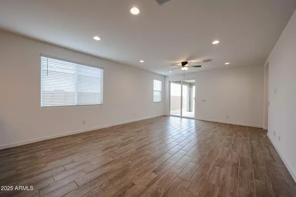 Surprise, AZ 85387,17341 W SMOKETREE Drive