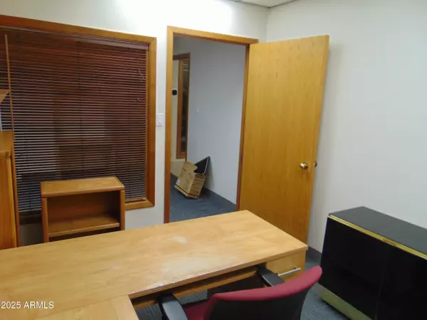 Phoenix, AZ 85014,1212 E Osborn Road #B