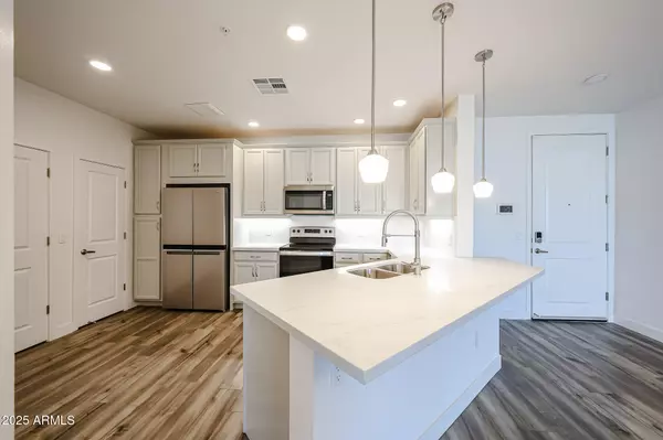 Chandler, AZ 85248,2511 W QUEEN CREEK Road #180