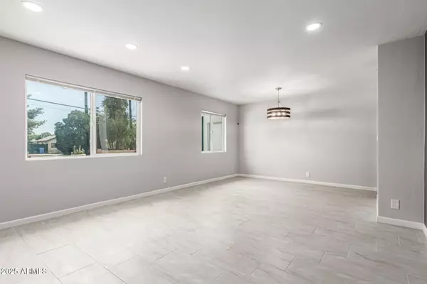 Phoenix, AZ 85018,3336 E EARLL Drive