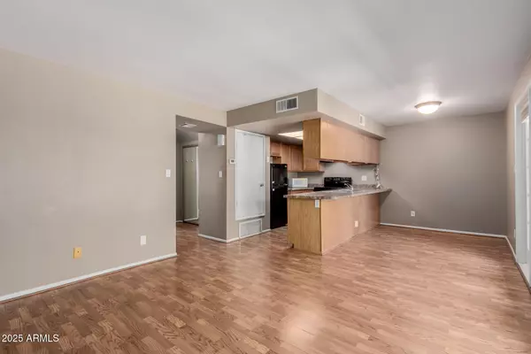Phoenix, AZ 85027,18811 N 19TH Avenue #2004