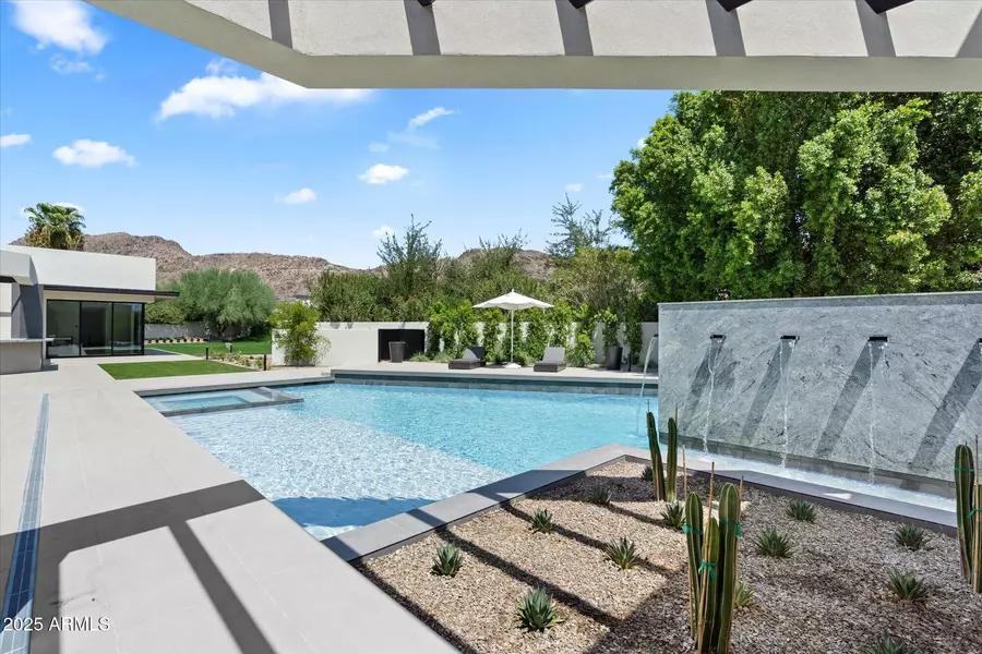6120 E REDWING Road, Paradise Valley, AZ 85253