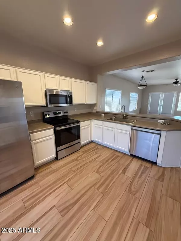 Phoenix, AZ 85083,6511 W RANGE MULE Drive
